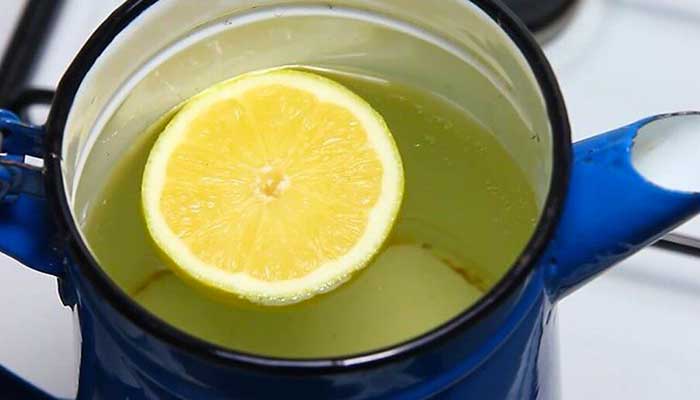 clean a kettle from limescale with lemon